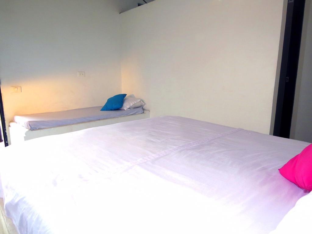 Palomino Breeze Hostal Room photo